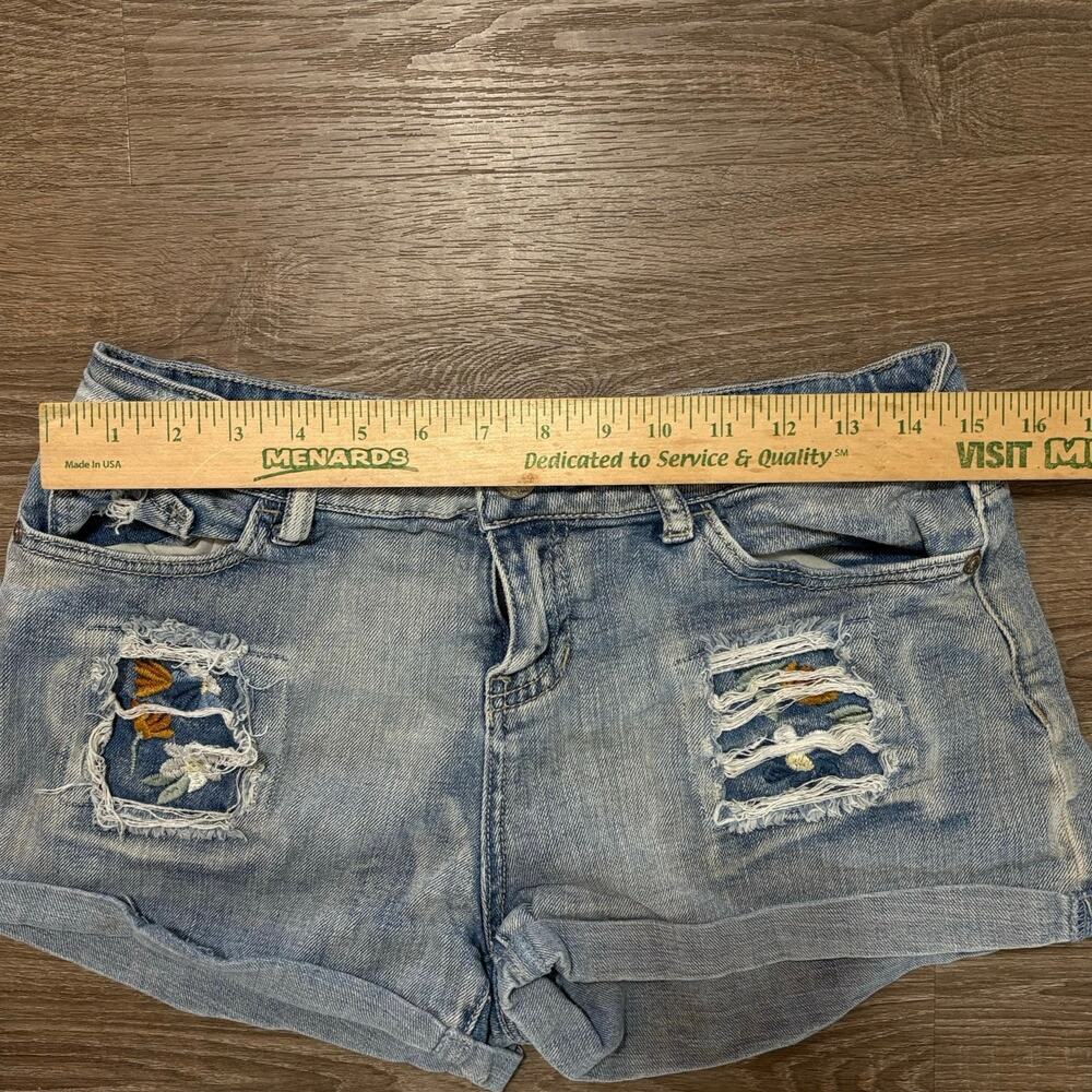Hippie Laundry Mid Rise Embroidered Denim Shorts Size 30 Boho Festival​ - Picture 3 of 9